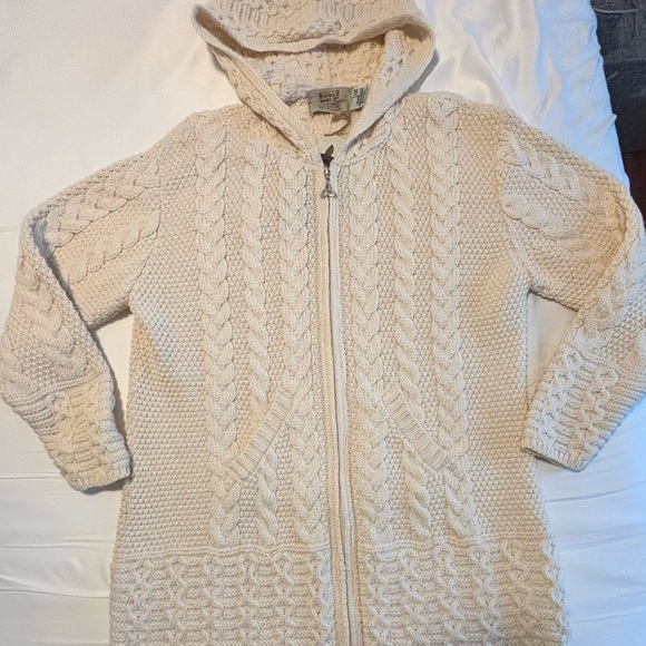 NWT Irish Wool Sweater - Hooded Women’s XXL *Purchased In Dublin Ireland* - Picture 3 of 9